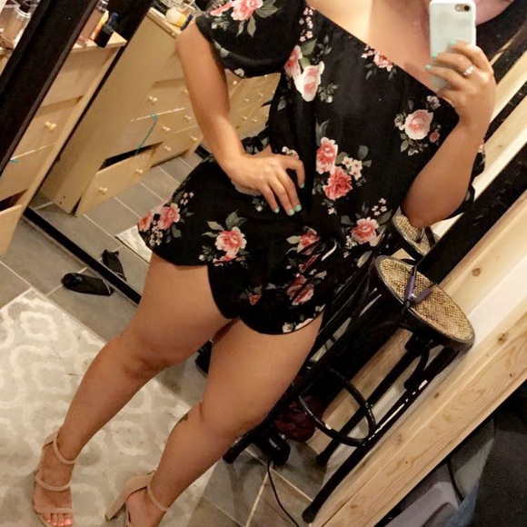 Off Shoulder Romper - Picture 3 of 3